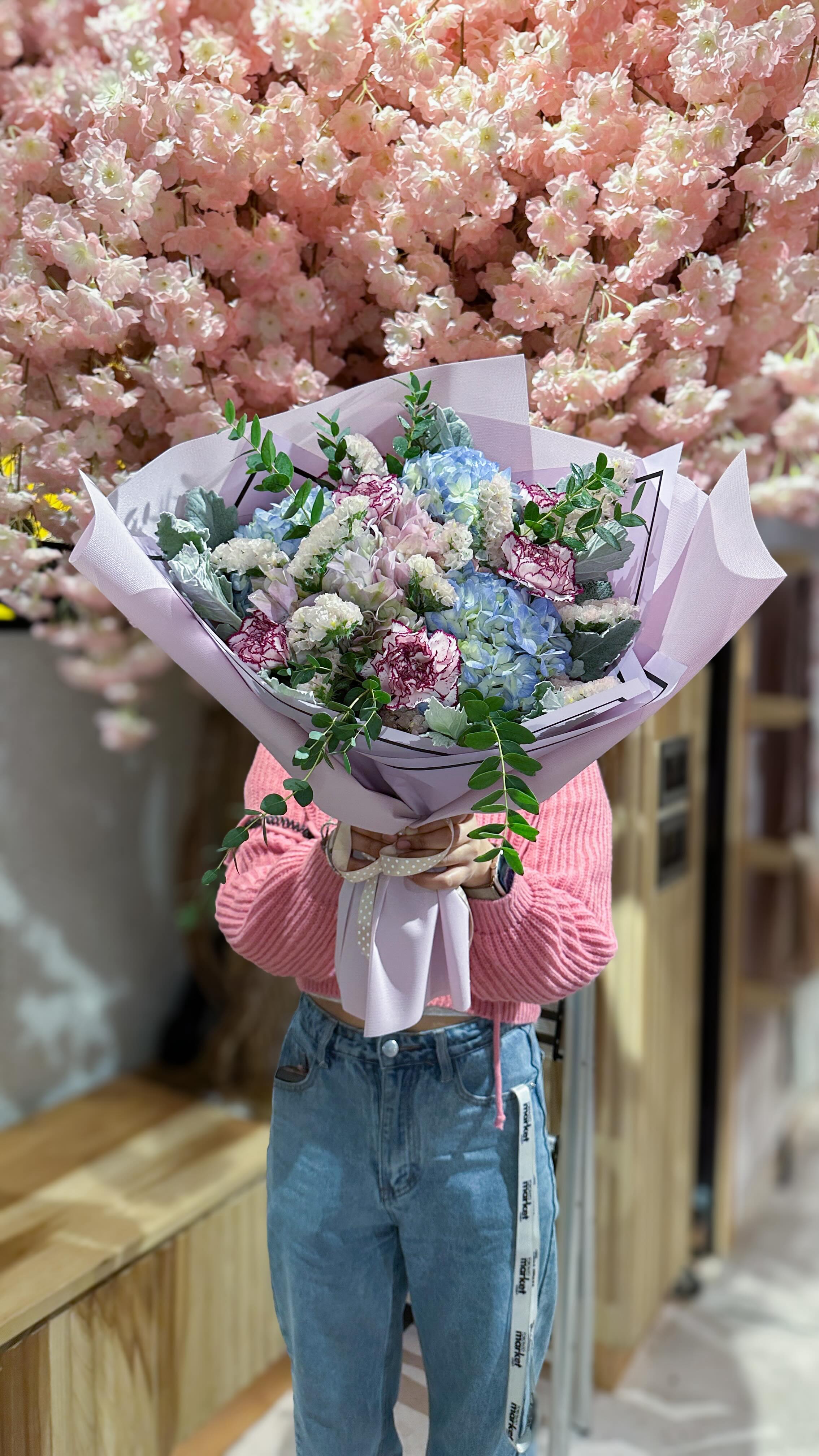 We would love to bring your ideas to life. Send us your custom request and we will make a beautiful bouquet unique as you
Sales@lenasfloraldesigns.com
#freshflowers #custombouquet #floralarrangements