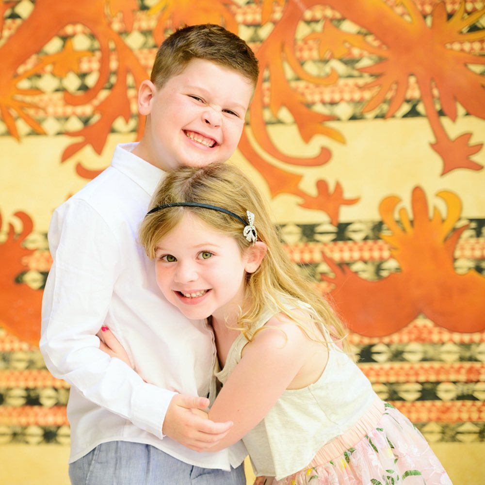 Family Portraits in Maui don’t always happen at the beach.
When kids are sensitive to sands and sunshine, having the portrait session somewhere inside would be a great choice. Many hotels in Maui have beautiful Hawaiian theme interiors like this.
The most important thing while doing a family portrait is that everyone is relaxed and happy.
#familylove #familyvacation #familyportrait #familyphotographer #happyfamily #childportrait #maui #mauiphotographer
#wailea #fourseasonsmaui #funfamilytime #visitmaui
#マウイ日本人フォトグラファー #家族写真 #家族旅行 #マウイ島
#miekophoto