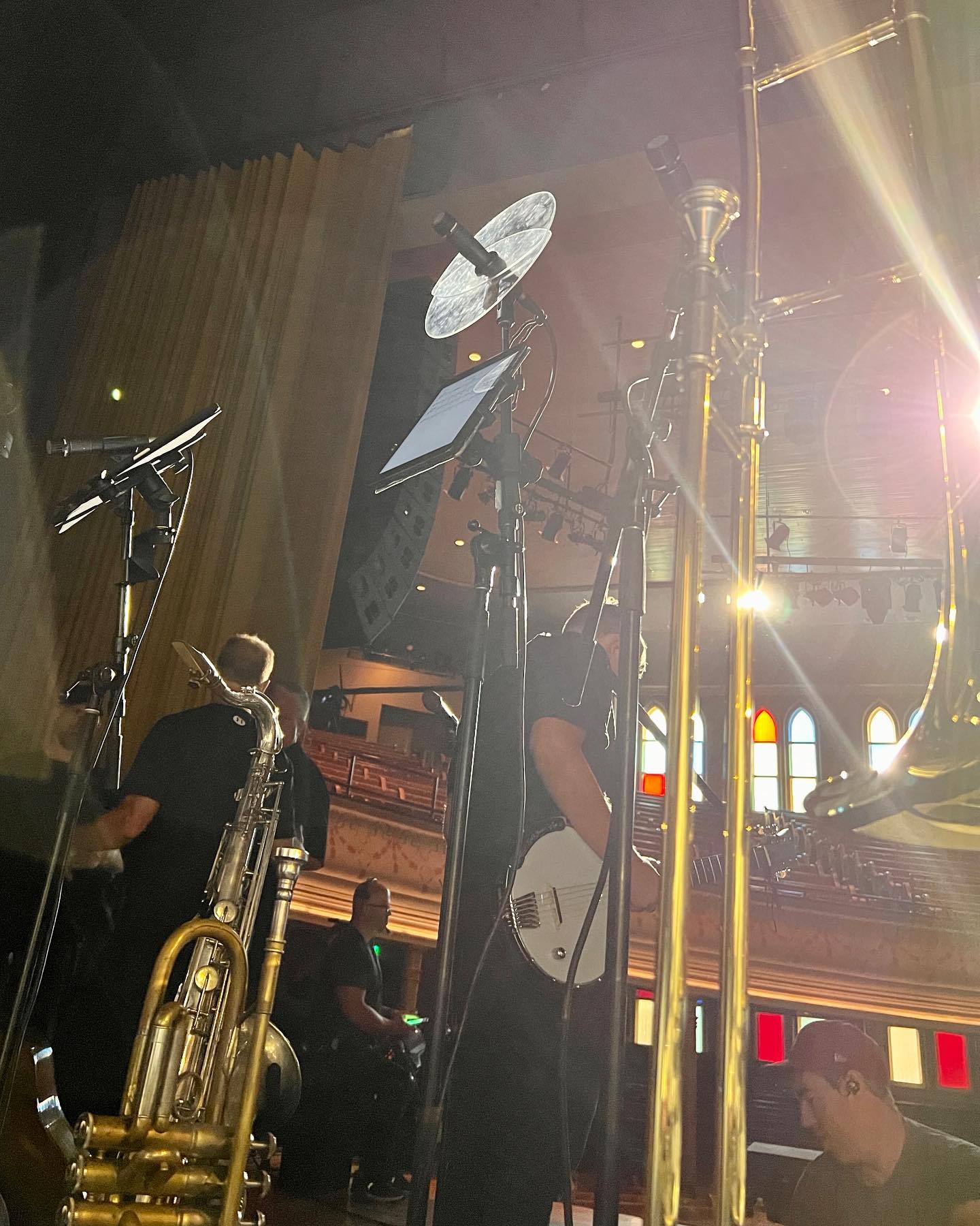 Always a joy to play this room and always a joy to play with these gentlemen! Thankful to be on stage tonight with @matthewjwest for a great night of music, joy, and love!
#nashville #rymanauditorium #hornsmakehits #trumpet #saxophone #trombone #hornsection #ccm #matthewwest