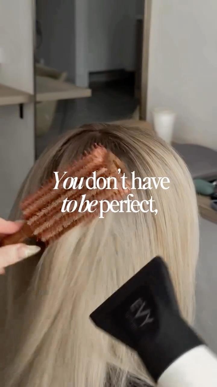 A fresh wash & blowdry… my clients’ best kept secret 🤫