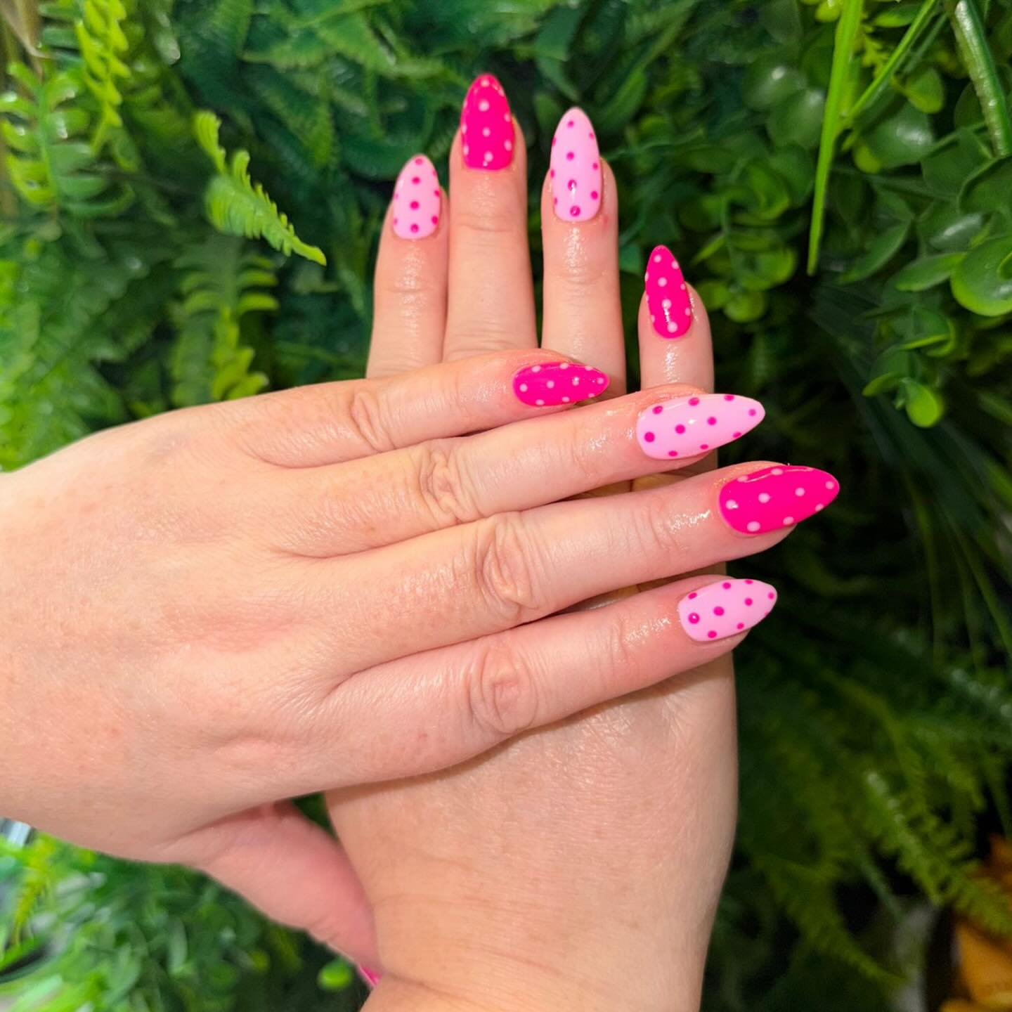 💅 Bold, bright & beautifully playful!
Senior Beautician Jemma created this stunning set using a vibrant mix of hot pink and soft baby pink shades, finished with a fun polka dot pattern for that perfect pop of personality. ✨
The alternating colours and delicate dotted design give these almond-shaped nails a fresh, flirty look that’s perfect for making a statement. 💖
Created with precision, creativity and a touch of fun🫶🏻