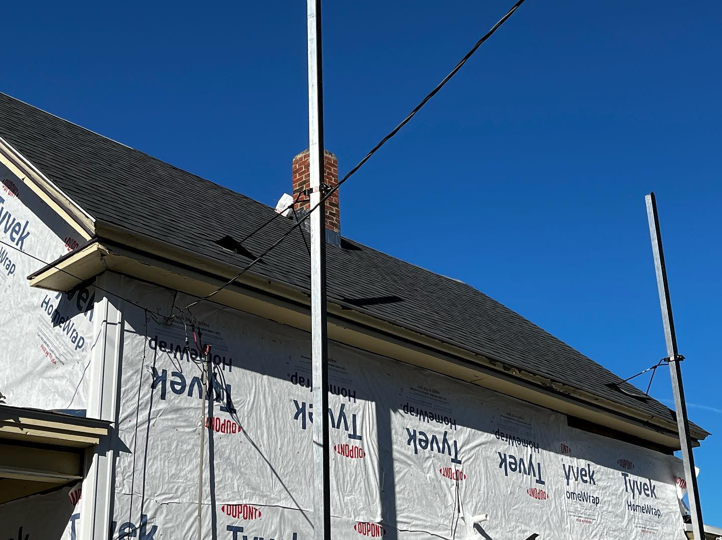 New roof✅
Siding⏳
Windows🔜
Our Dracut Street property in Lowell is getting a makeover this week!
#RealEstateInvesting #RealEstate #LowellRealEstate #LowellHousing #PropertyManagement