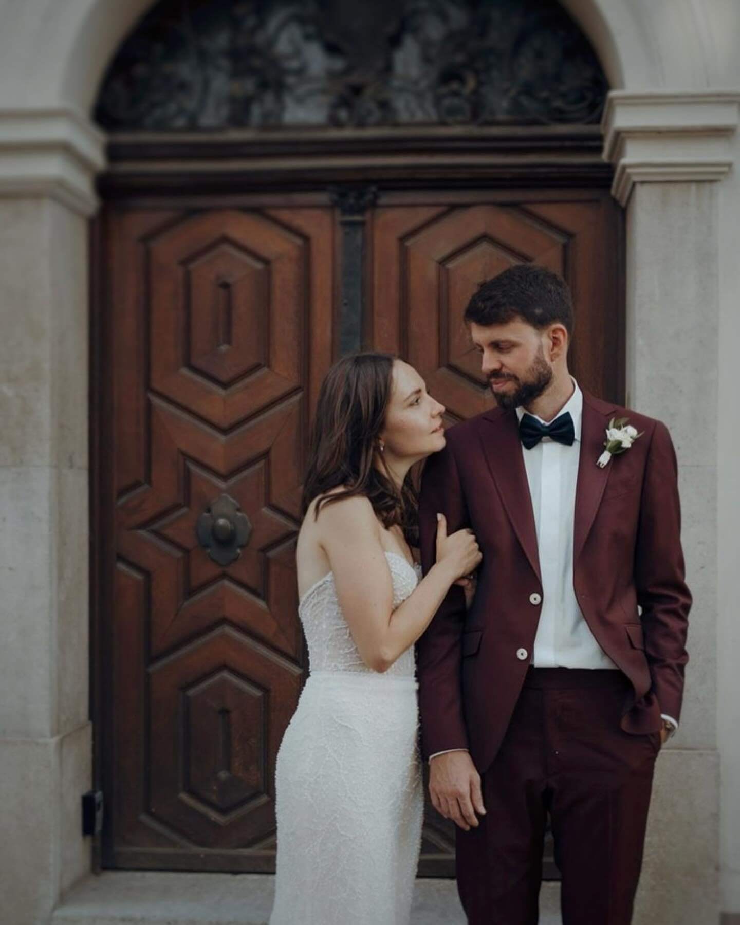Danke für diese italienisch angehauchte Begleitung 🤍🤍🤍
L & J
Kleid: @diebrautfluesterin_brautmode
Blumen: @passiflora.weddings
Location: @pastissima_ristorante
Anzug: @scabal_augsburg
.
.
.
.
#italianstyle
#realweddings #makemoments
#weddingphotography
#hochzeitsfotografmünchen #hochzeitsfotografaugsburg
#realweddings #makemoments #love #bridesdress
#elopement #bohowedding #weddingdress