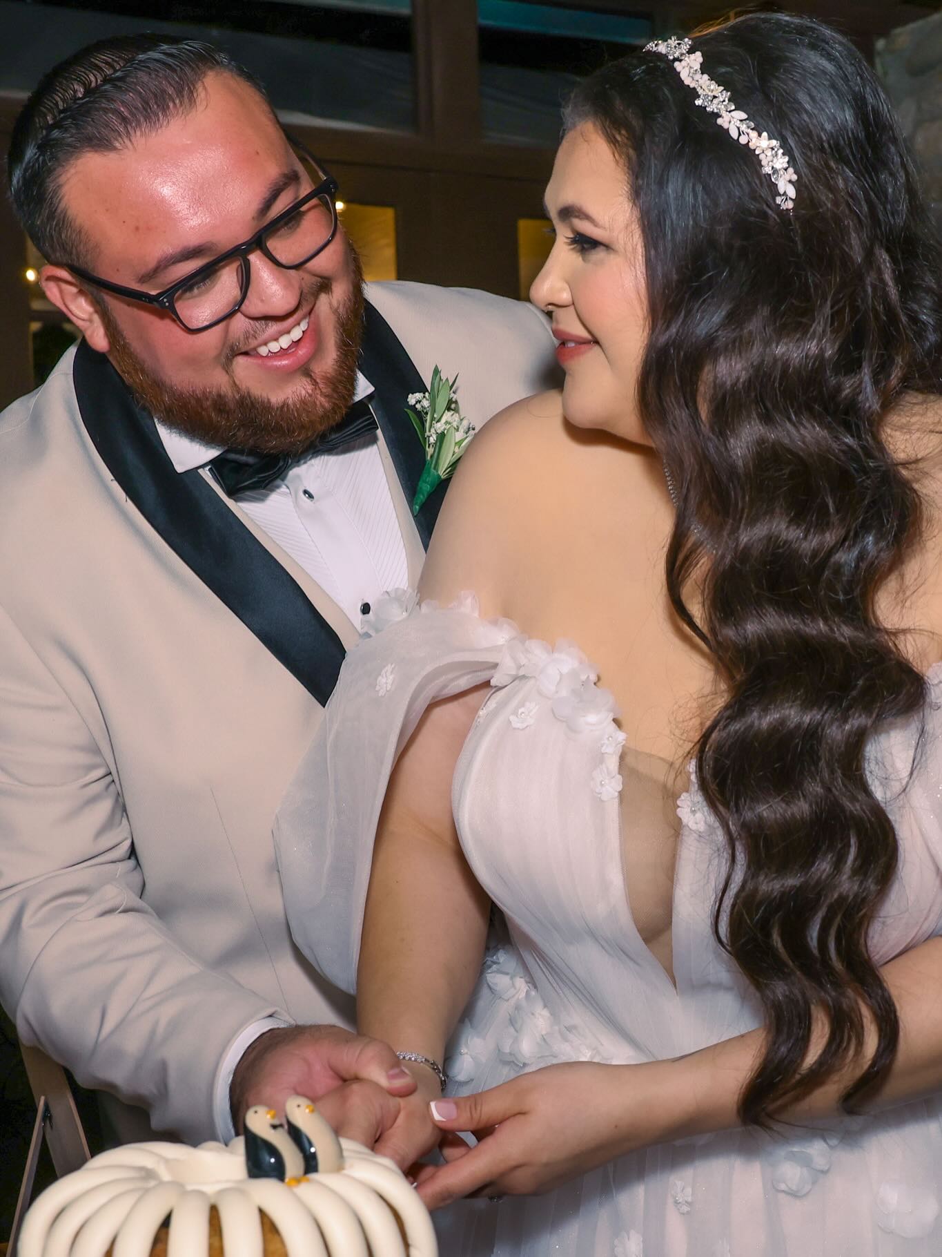When there’s undeniable love, it’s all in the eyes
Seeing their connection & how much joy they feel when they are together was inspiring! We can’t get over the way they smile at each other!
Thank you Amber & Damian for choosing us to be a part of your truly beautiful Celebration! 🤍
Photographer: Gabbie Marquez
