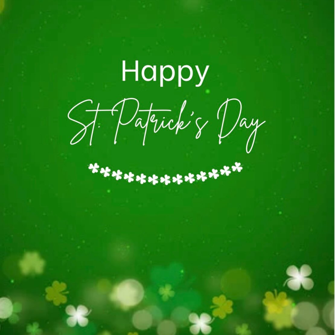 Let’s be honest… ☘️ St. Paddy’s Day isn’t exactly at the top of my list for nail art inspiration—and green isn’t everyone’s go-to either 😅
I didn’t do many sets, but here are a few for those of you who do like to celebrate a little festive flair 💚🍀