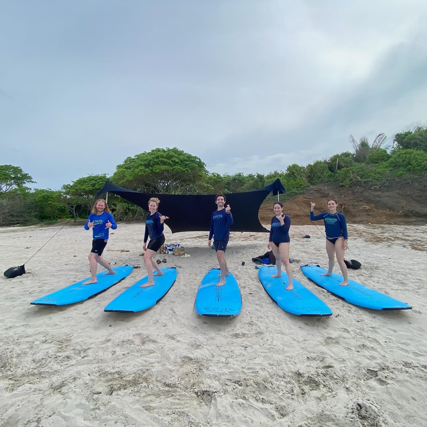 Friday morning⛱️🌳
•
•
•
•
•
#surflessons #surfvallarta #gosurf #visitpuertovallarta #rivieranayarit #banderasbay #instabeach #waves #instamexico #instatravel #nuevonayarit #nuevovallarta #family #jalisco #vacation #sea #views #surf #surfing #fun #puertovallartasurf #mainlandmexico