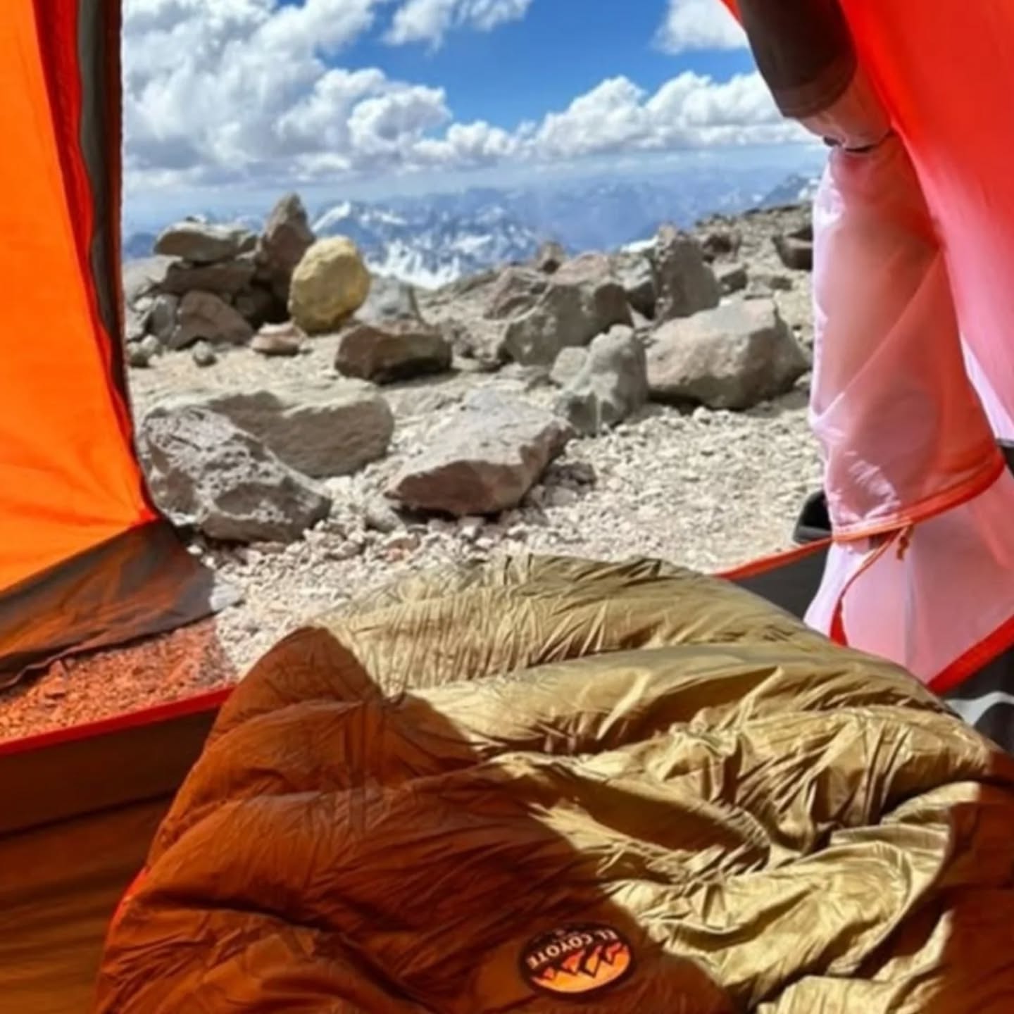 Thanks @holdenbehr for trusting us to keep you warm up on Aconcagua, the highest peak outside of Asia! Be safe on your adventures.
We always love seeing customers pictures of our quilts in the wild!
Always Handmade in USA πΊπΈ