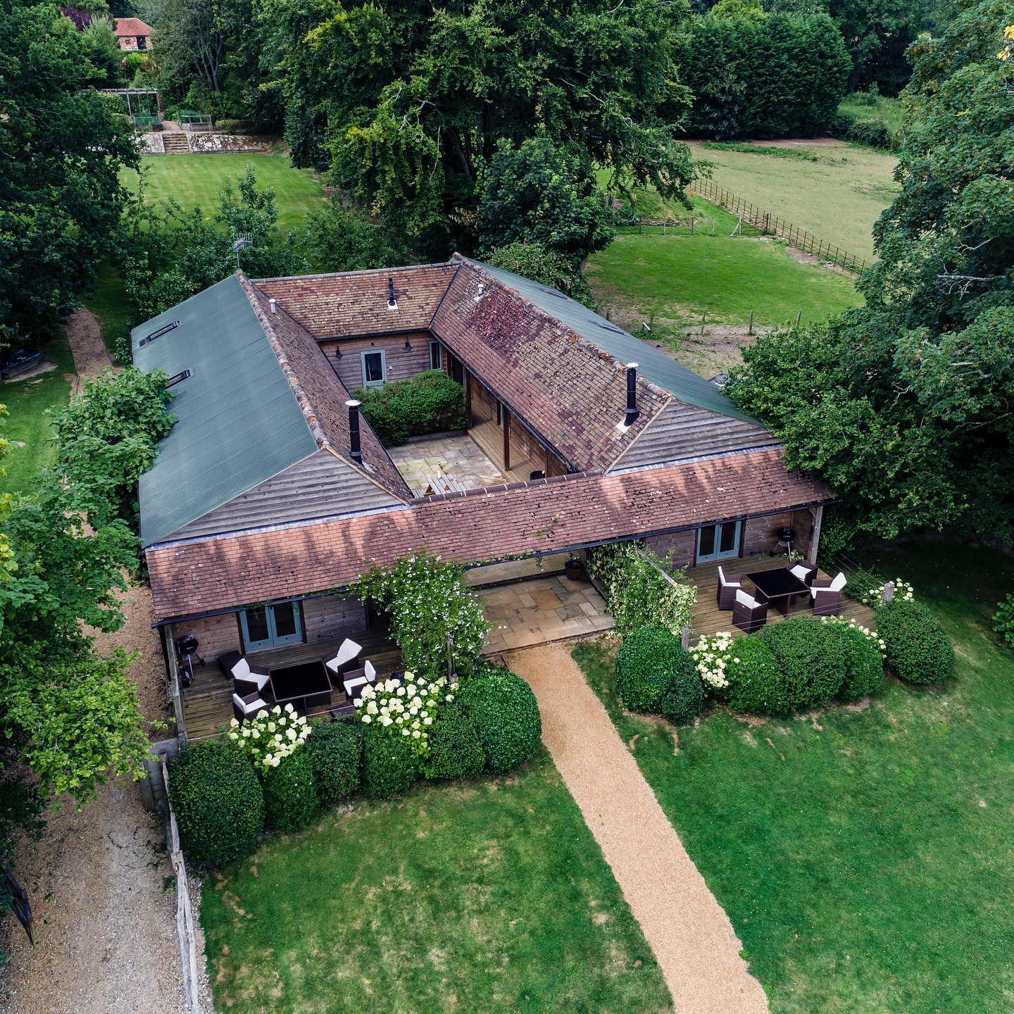 Is it time to plan an autumn or winter break? We have so much to offer in this corner of the country, so much to see and places to explore. #castlemanscottages
#holidaycottage #selfcatering #staycation #homefromhome #weekendbreaks #shortbreaks
#escapetothecountry
#weekendinspiration #eastsussex
#glamping #shepherdshuts #madeintheuk #madeinengland #ukcoastline #sedlescombe #visiteastsussex #visitkent #1066country