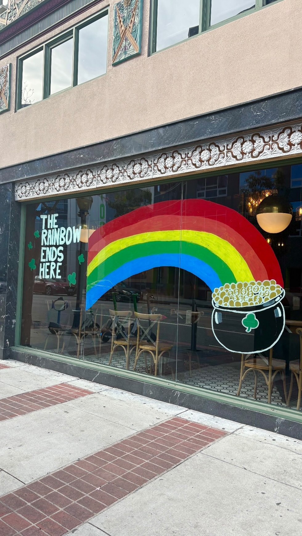 A little look into The Carvery’s world 🌈
Our windows are hand painted by Loren, who transforms them each season with something new for everyone walking by. From the first brushstroke to the finished piece, it’s always something special to watch come to life.
.
.
.
#TheCarveryLB #LongBeachEats #SupportLocalArtists #LongBeachRestaurants