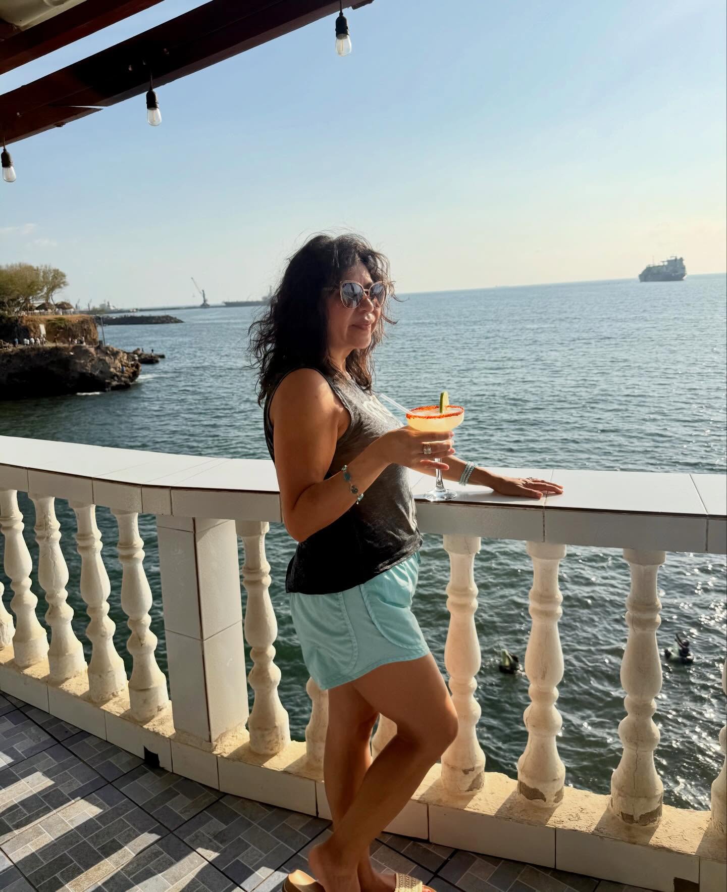 Lunch with a view in Puerto de Acajutla, El Salvador 🇸🇻
A beautiful restaurant overlooking the Pacific Ocean, surrounded by my girlfriends and my Mom.
Nothing makes me happier than sharing my little but beautiful country and making lasting memories 🏝️
#passionistachic #elsalvador
@bjrobertsca @berniceescorpizo
•
•
•
•
•
•
#vacation #girlstrip #over50andfabulous