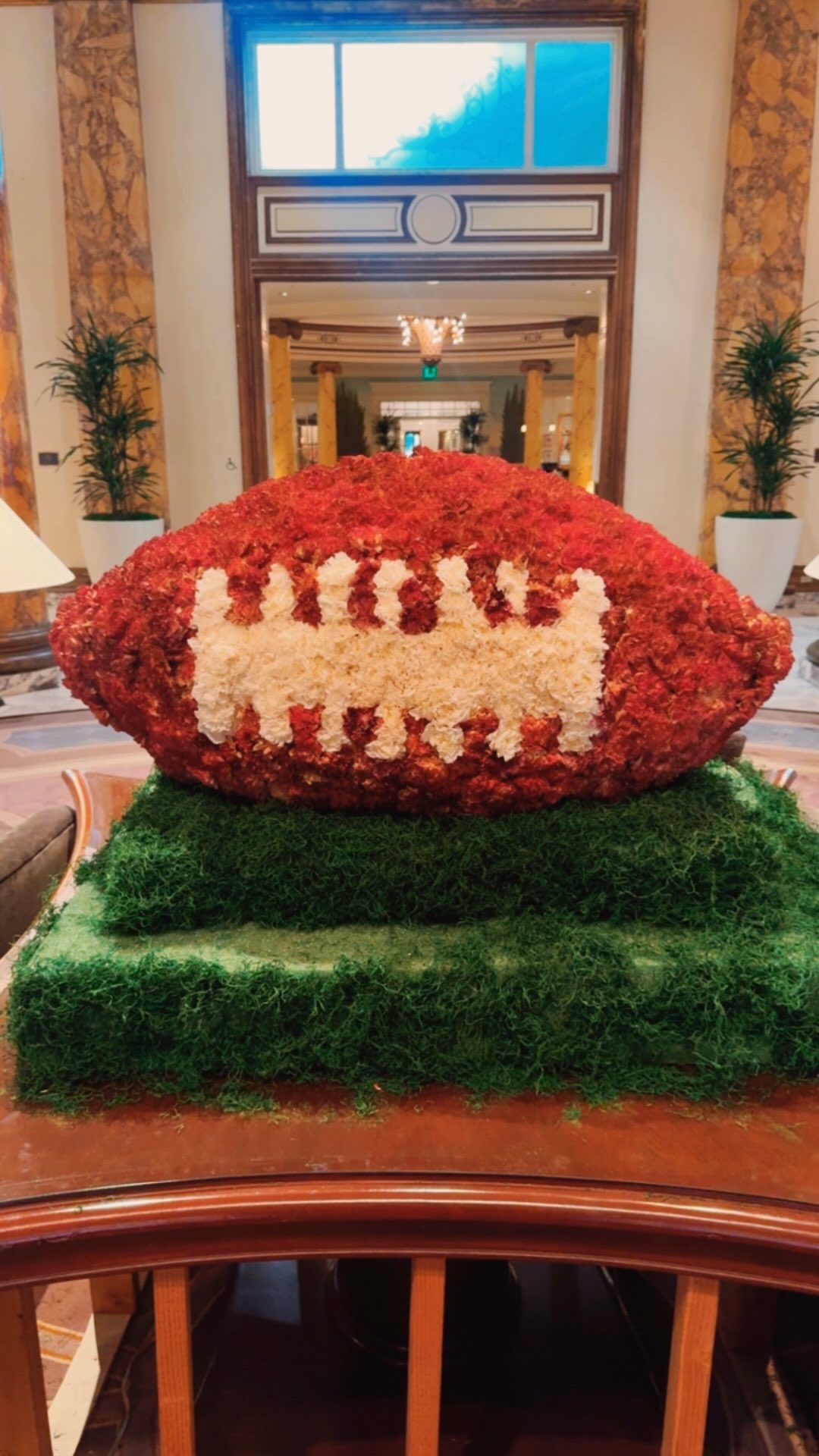A custom floral football sculpture created to mark the Super Bowl, a one-of-one lobby moment designed to stop you in your tracks.
#floralinstallation