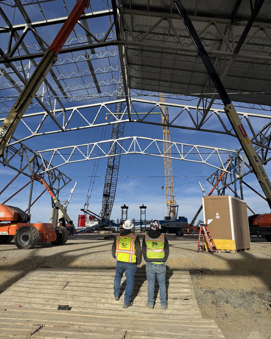 Things are looking up at the BA Amphitheater project.
The GCI team is proud to be part of a space that’s going to bring big energy, big crowds, and even bigger performances to Broken Arrow. Watching this project take shape from the ground up has been something special — and we can’t wait to see it packed on opening night.
Who would YOU love to see take the stage at the new BA Amphitheater? Drop your dream artist in the comments!
#GreenCountryInteriors #BAAmphitheater #BrokenArrow #LiveMusic #ConstructionProgress