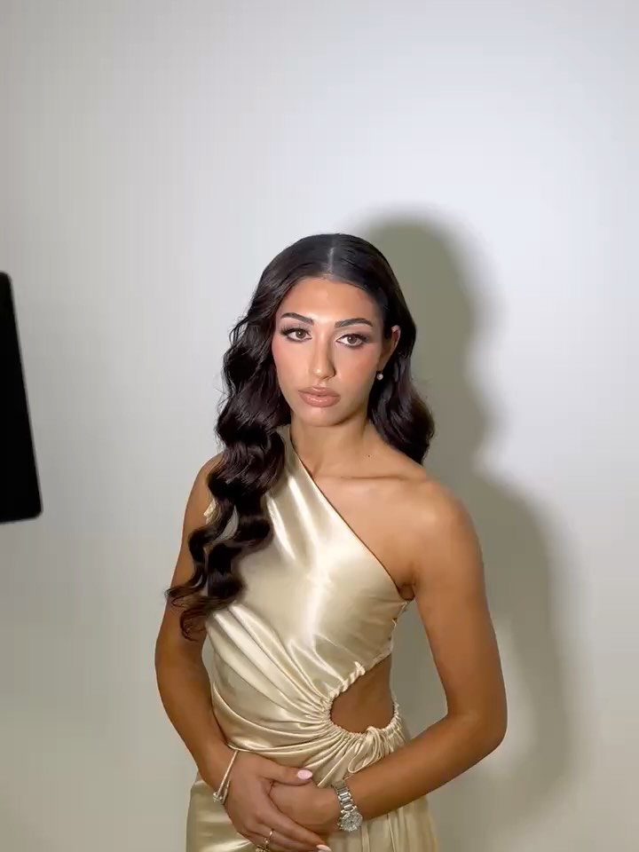 Will I ever get sick of seeing Lotus in my chair? Absolutely NOT! 💯
My second look for my @nineyardsaustralia x @hairandbeautycollective masterclass turned out STUNNING. I showcased my signature bridal look, classic Hollywood Waves. I literally have brides book me specifically for this look, and I am so grateful because this is 100% my favourite look to create!
I can’t wait to do it all over again - did you get your ticket? 🎟️