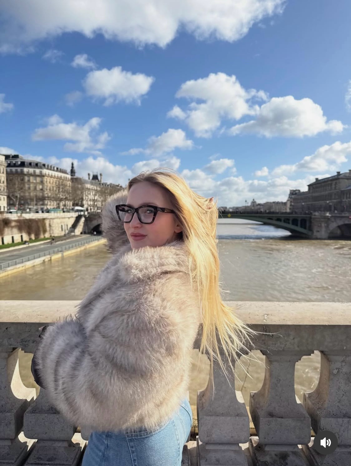 Essenza brasiliana. Design contemporaneo. Ana Hickmann Eyewear
Nuovi modelli in store.
@anahickmanneyewear @repettofrancesca_
#minimalchic #anahickmann
#eyewearstylist #anahickmanneyewear