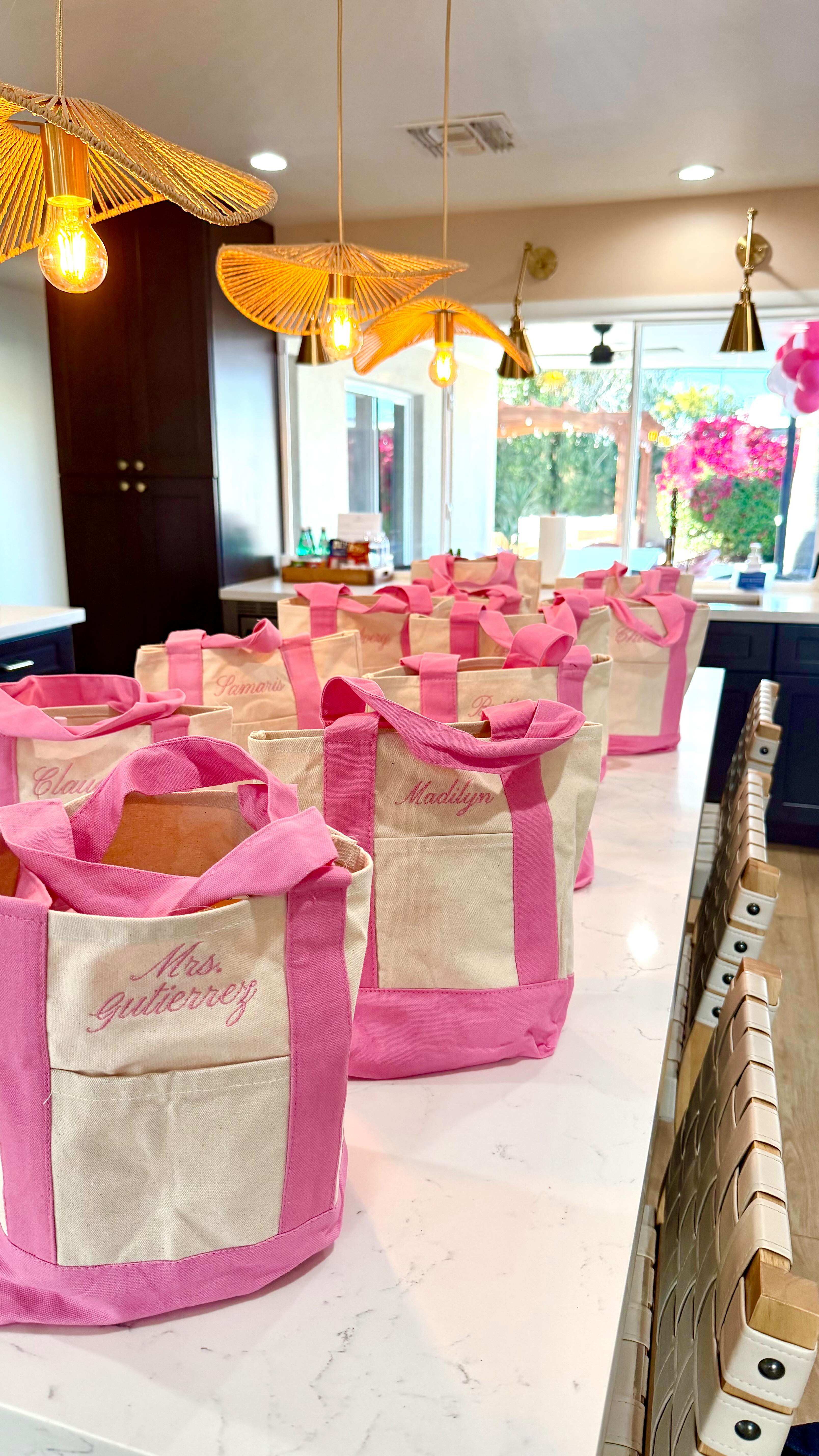 Plan less, party more. Steal this Scottsdale Bachelorette itinerary. What did we miss?
Link in bio to book all this and more ✨
#scottsdalebach #scottsdalebacheloretteitinerary #bacheloretteparty