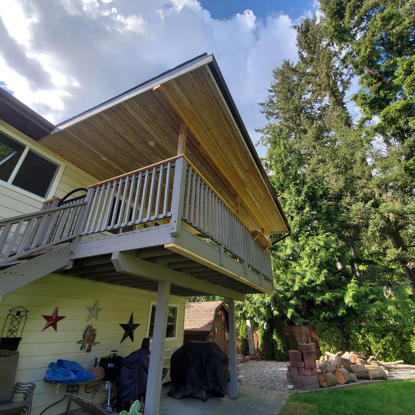 This was such a great project. We built this covering over thais patio to make it waterproof, such a great place to sit and enjoy the outdoors now! βοΈ We framed the structure, tied in the shingles with the roof, replaced gutters, added cedar soffit to give it such a nice look. We also added pot lights that have a dimmer and added a small table for a bar. This turned out so great. π
Electrical done by: @vt_electric
Send us a message if youβre needing an outdoor project completed!