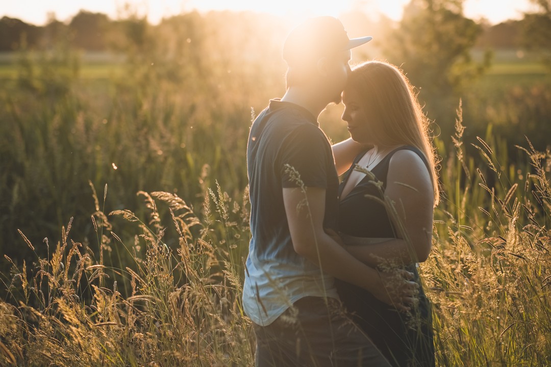 Jedes Shooting ist auf seine Weise wunderschön und ich freue mich auf alle Paare, die ich ein kleines bisschen auf ihrem Weg begleiten darf. Dieses Shooting mit Alessandra & Nick war aber irgendwie noch ein bisschen magischer. Die Sonne stand perfekt, die Gräser verliehen der Location noch ein bisschen mehr Charme. Ich freue mich sehr auf die Hochzeit der Beiden dieses Jahr.
#hochzeitsfotografbern #hochzeitsfotografie #hochzeitschweiz #minaartphotography #engagenment #engagementshooting #fujifilmxt3