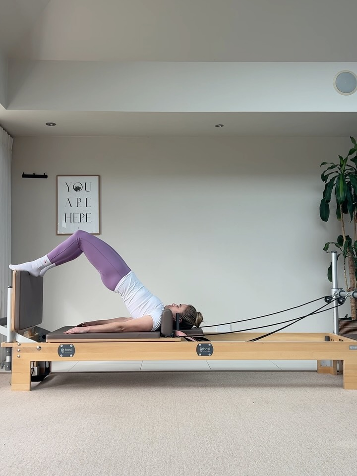 I got lots of love for this Jumpboard workout on my stories, so thought I'd keep it here permanently for anyone who wanted to give it a go!
Also as proof that I have used my jumpboard at least once in the last however many years 😬💁🏼♀️
Hope you have a great weekend ahead!
#pilates #pilatesreformer #pilatesworkout
Reformer by @basisystems from @gladform_uk