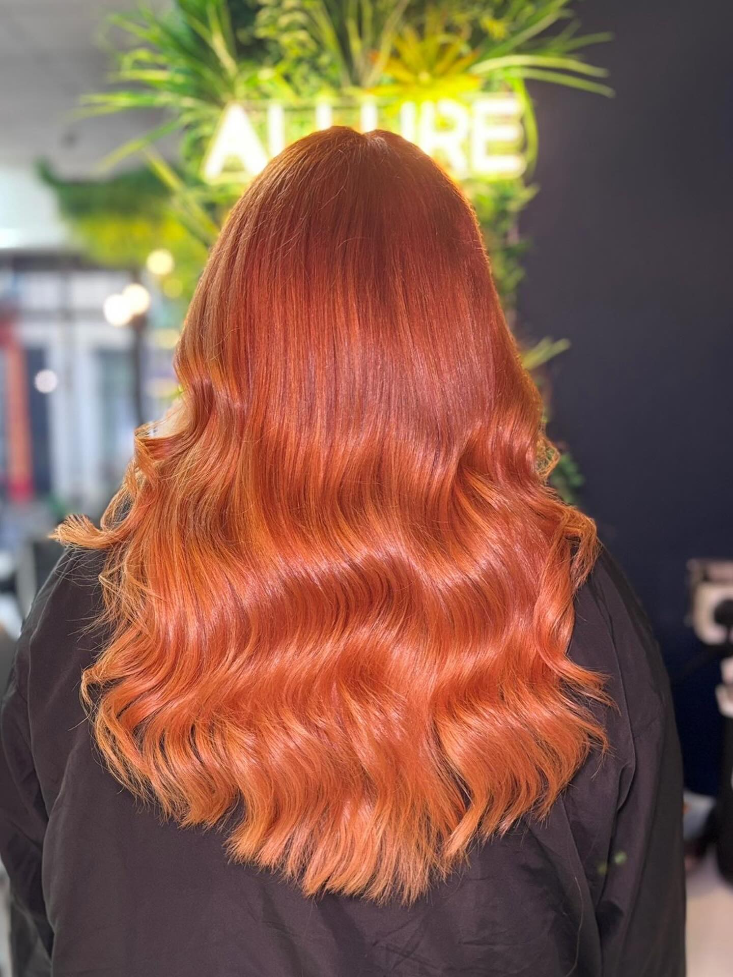 Copper glow transformation✨🔥
From grown-out, uneven tones to a rich, vibrant full head copper. Finished with soft waves to show off that shine and dimension.
Healthy, glossy, and ready for summer☀️🧡 By Apprentice Chloe✨
@lorealpro @lorealpro_education_uki