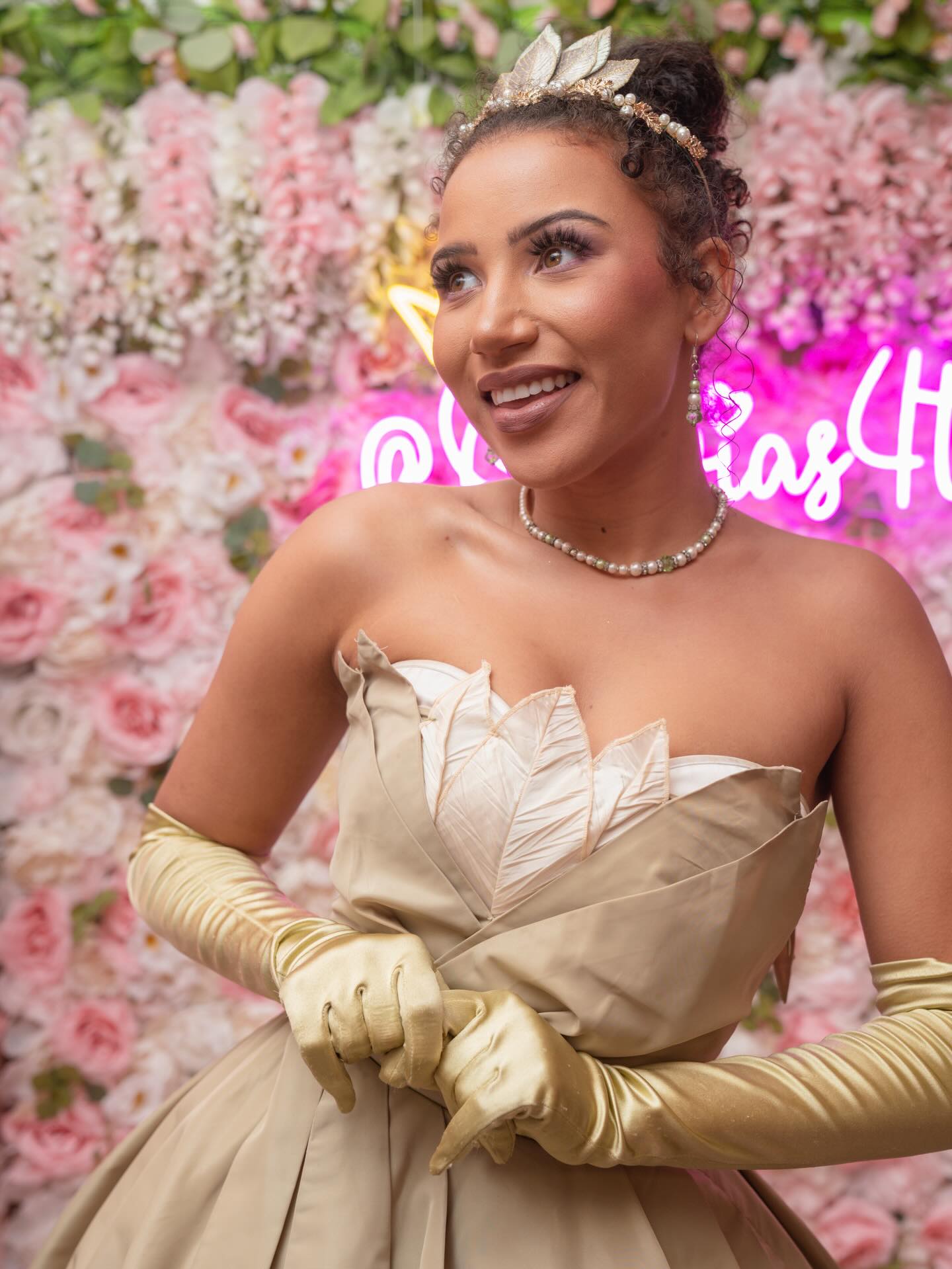 Happy St. Patrick’s Day from our fave gal in green🌈💚
.
.
Parties at Olivia’s Dollhouse are always magical, especially when you invite a princess! Head to olivias4tea.com to book your party today✨ The Princess Tea Party package includes a princess from Prestige Princess!!💖
…
Photo by @shotbyalissa
Venue: @olivias4tea
Character by @prestigeprincesses
Performer: Avalon
…
#happystpatricksday #princesstiana #tiana #partyprincess #kidspartyideas