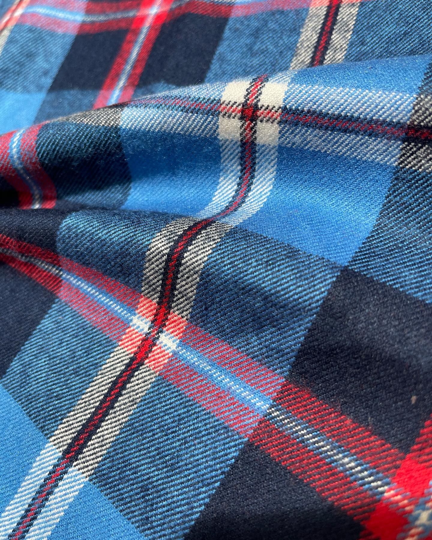 Cashmelon Twill Checks fabric
(Shirting and jacketing fabric)
100% Acrylic
58”
GLM 260gms, 300 gms
RFD product