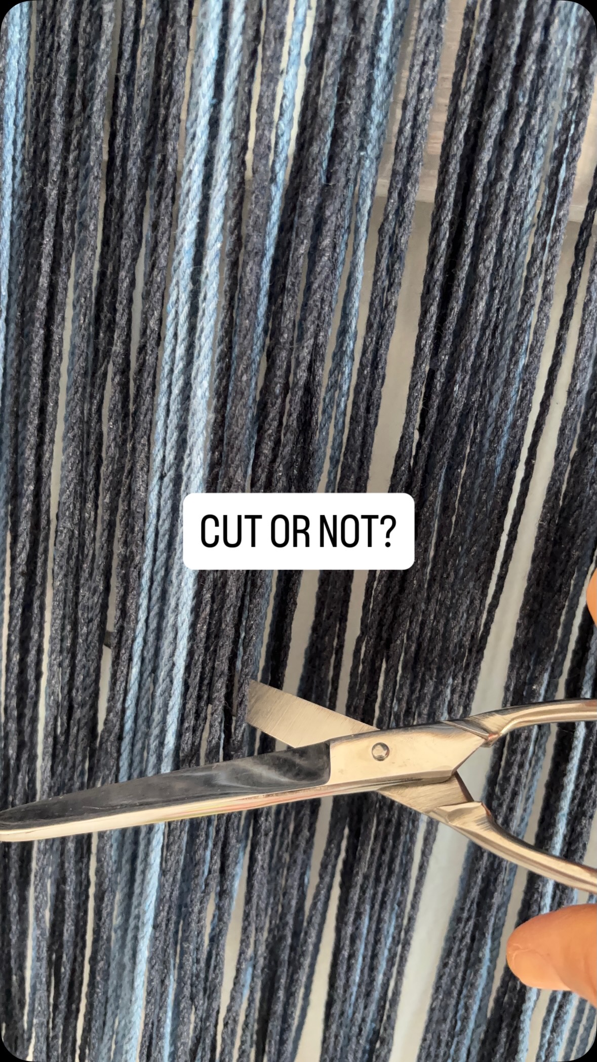 The cutting is the point of no return.
No hesitation. Just precision.
Large-scale custom macramé, shaped by hand and designed to fit a specific space.
Available for custom projects in Cancun, Tulum & Riviera Maya.
✂️ Studio ORYX #studioryx #interiordesign #macrame #furniture