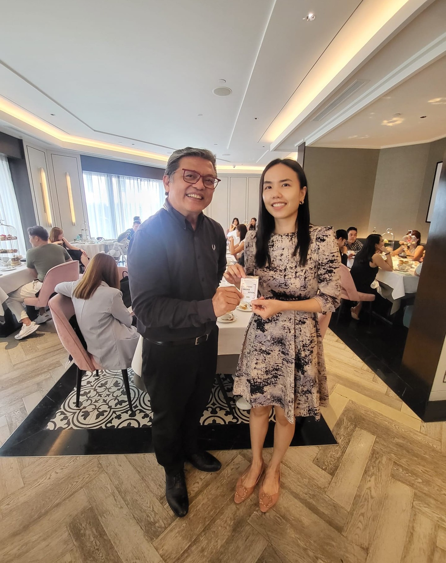 SP Group 2022 3rd Quarter Achievers
Congratulations to @aileenlin__ for being the no.1!
We get to enjoy a wonderful high tea at "Tablescape Restaurant and Bar"
Looking forward to see her 4th Quarter success!
#dlalifestyle #luncheon #2022 #no1