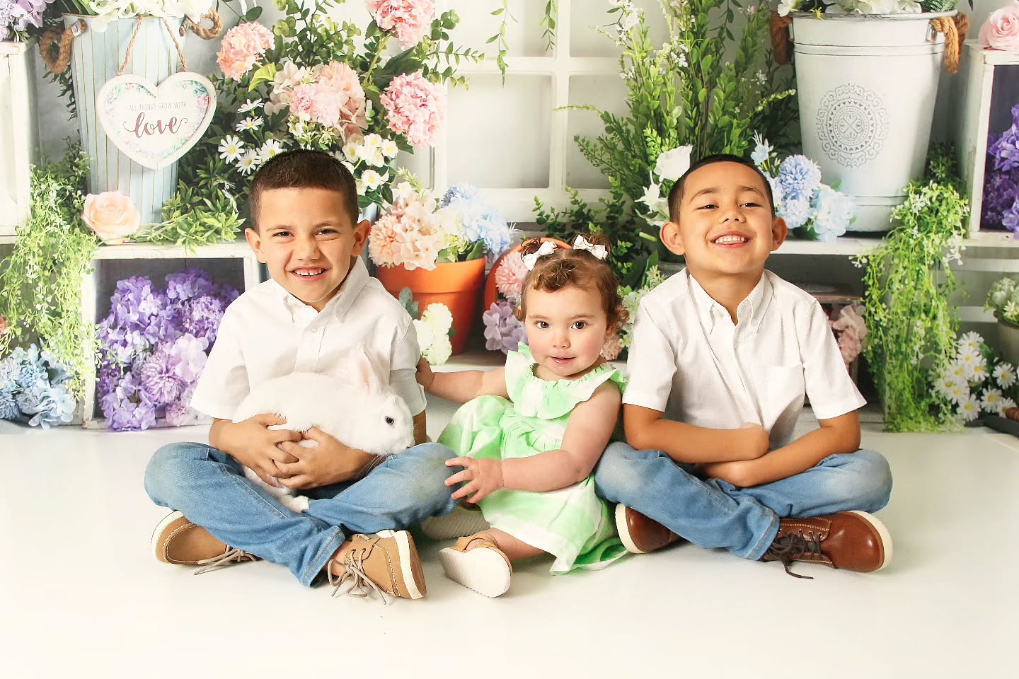 cuties in Spring 💐
#easterphotoshoot #springminisession #siblingphotoshoot #studiophotography #Easter