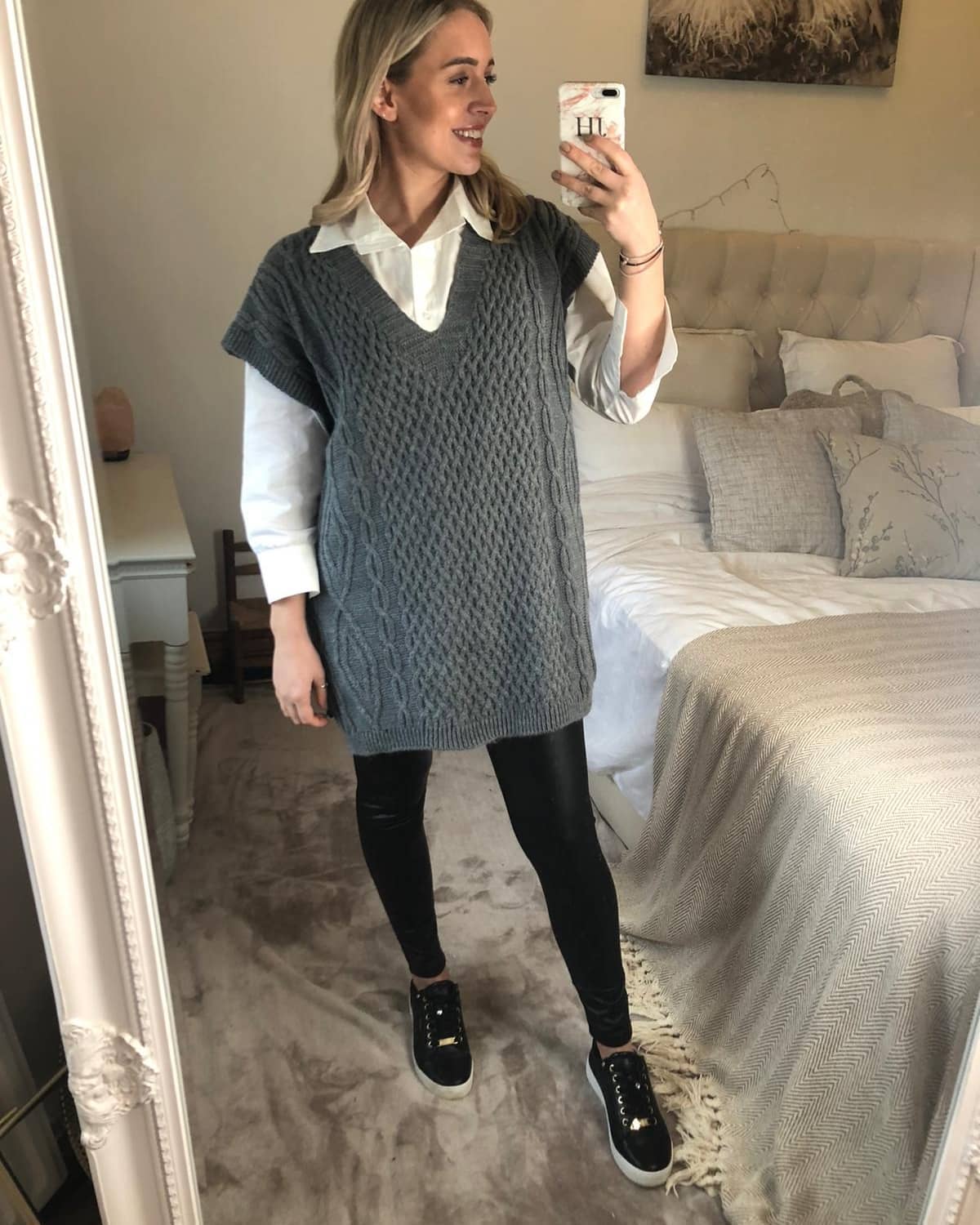 Autumn knits! ππ
It's that time of year to get our autum/winter wardrobe out!
These knitted vests are ideal to throw on over shirts, long sleeve tshirts or thin jumpers for extra warmth when you don't want to wear a coat or thick jumper. They look so stylish too. Great with jeans, leggings or skirts, there are so many ways you can wear them. They are o/s and will fit anyone from a size 8-16 Check out or website for details or tap to shop! π Www.billiesboutique.co.uk
Have a lovely Monday! BBxx
#knittedvest #autumnstyle #autumnfashion #womansclothing #ootd #outfitinspiration #colddays #boutiqueclothing #happymondays #π