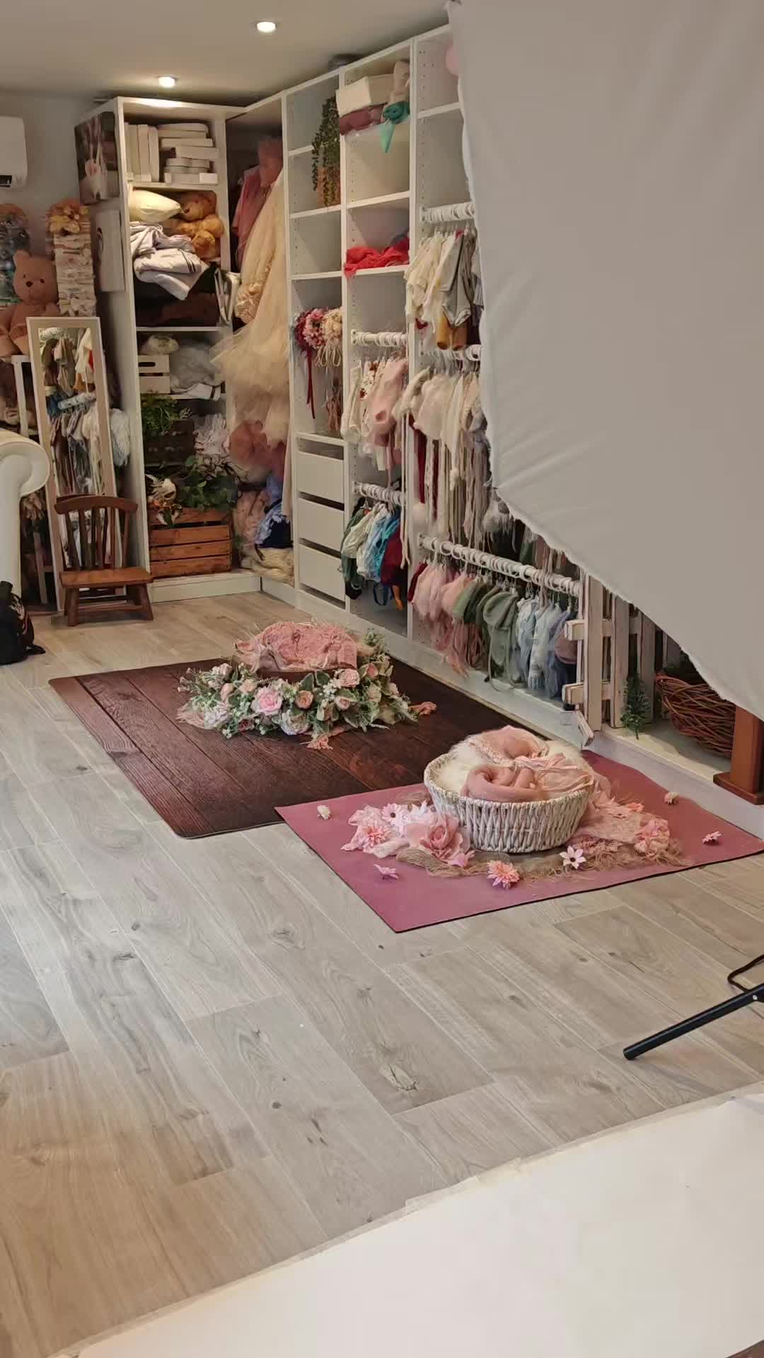 The studio is all set up for today's session with a 2 month old little girl. Her parents requests were pink and girly 🩷🌷
#babyphotography #hampshirebabyphotographer #starspeckledheartsphotography
