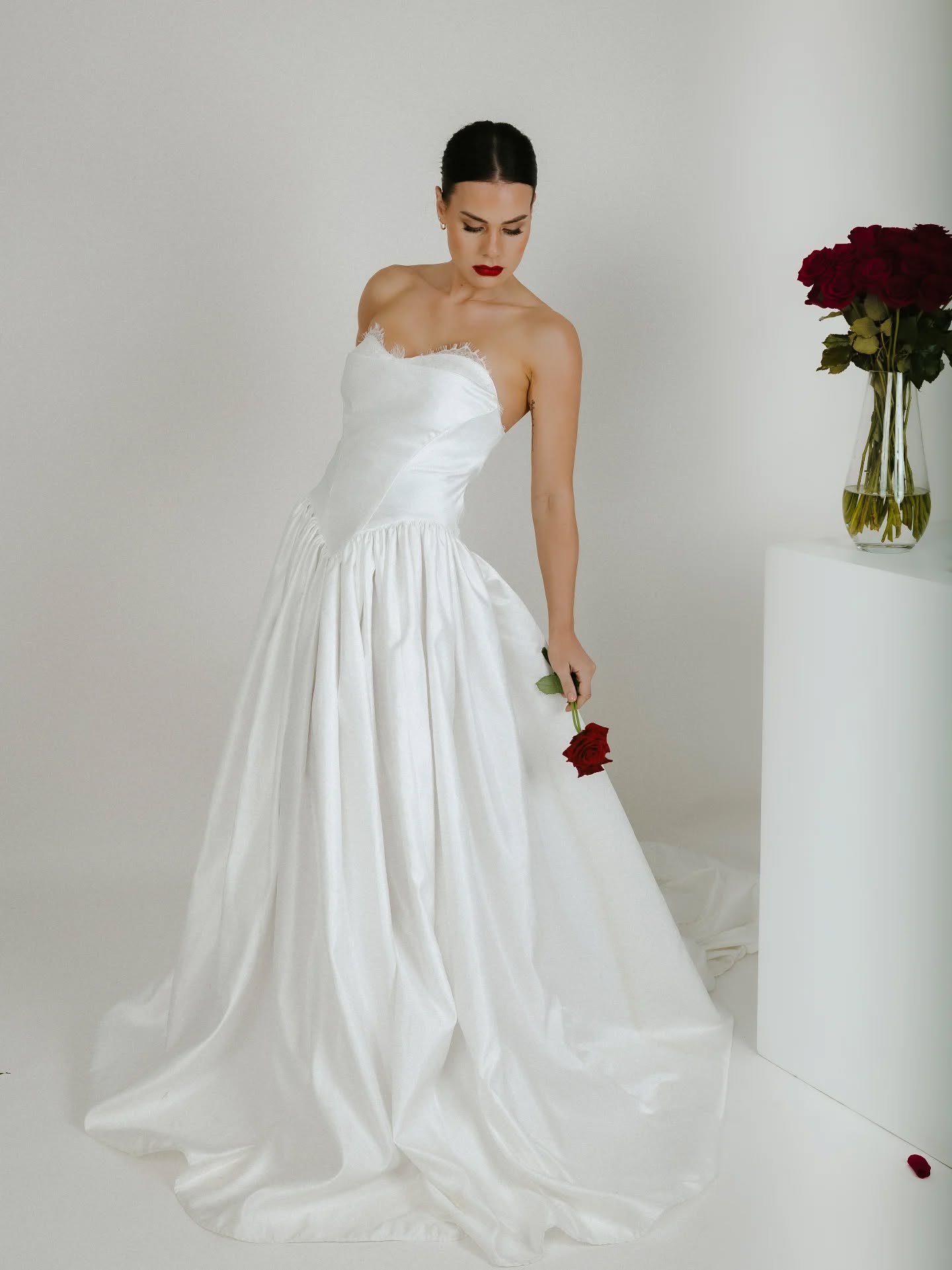 V I N T A G E T W I S T
A gown with all the vintage details with a twist ✨️
Let's make magic💋
#bespokegown #bespoke #bridal #madeinnewzealand