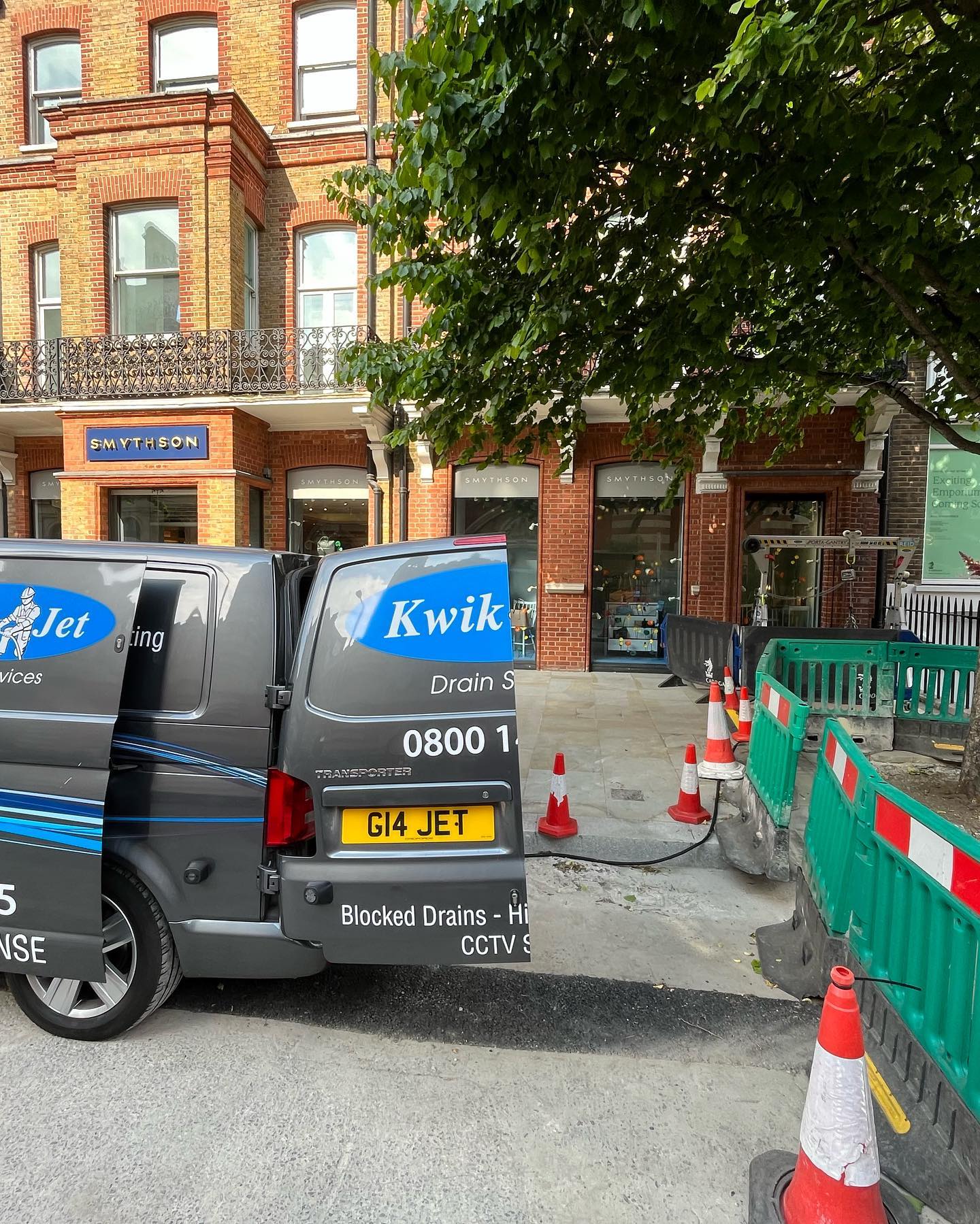 Another busy morning for the kwik Jet team, maintaining the drains of prestigious Chelsea. We are around for all your drainage needs.
#chelsea#blockeddrains#drainschelsea#blockeddrainschelsea#kwikjetdrainservices#blockages#plumberchelsea#