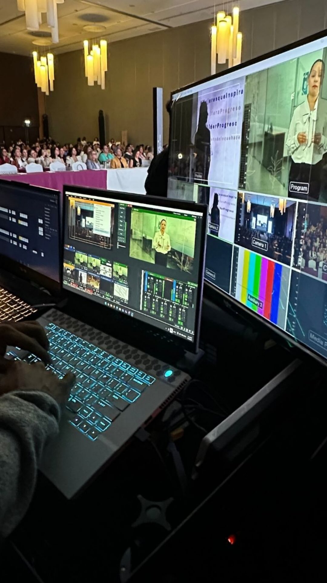 El único estrés que acepto en mi vida: que todo salga perfecto en cada toma. 🎥✨ Producción audiovisual que convierte ideas en historias que impactan. #ProducciónAudiovisual #ContenidoProfesional #videomarketing #streamingprofesional #fotografia