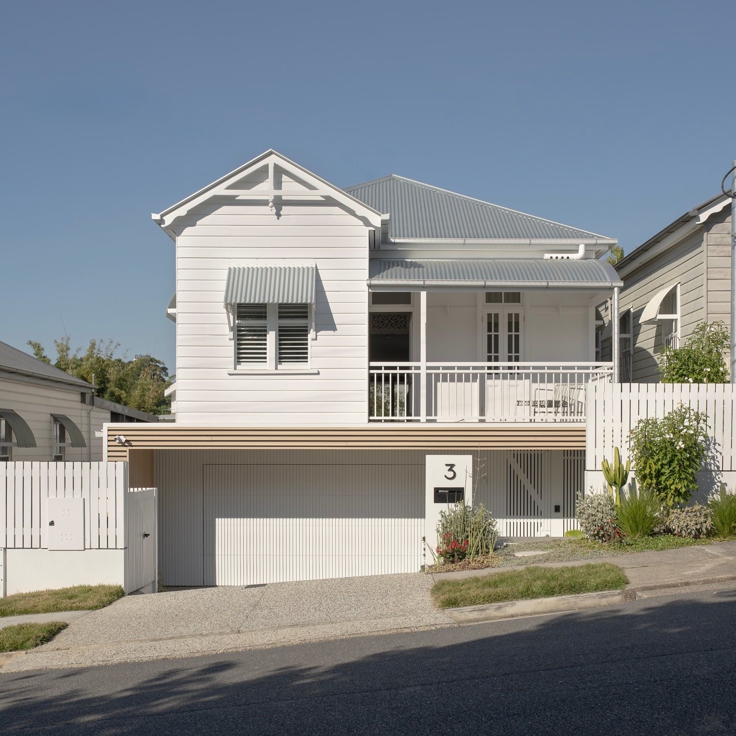 Reality 📸 vs. render 💻
📸 @alannajaynemctiernan
🛠️ @frameologyconstructions
🏠 @primrose.reno
📐 @ingineered
🏢 @hickeyoatley
#brisbanearchitecture #architecturallandscaping #brisbanearchitect #landscaping #queenslandhomes #australianarchitecture #queenslanderrenovation