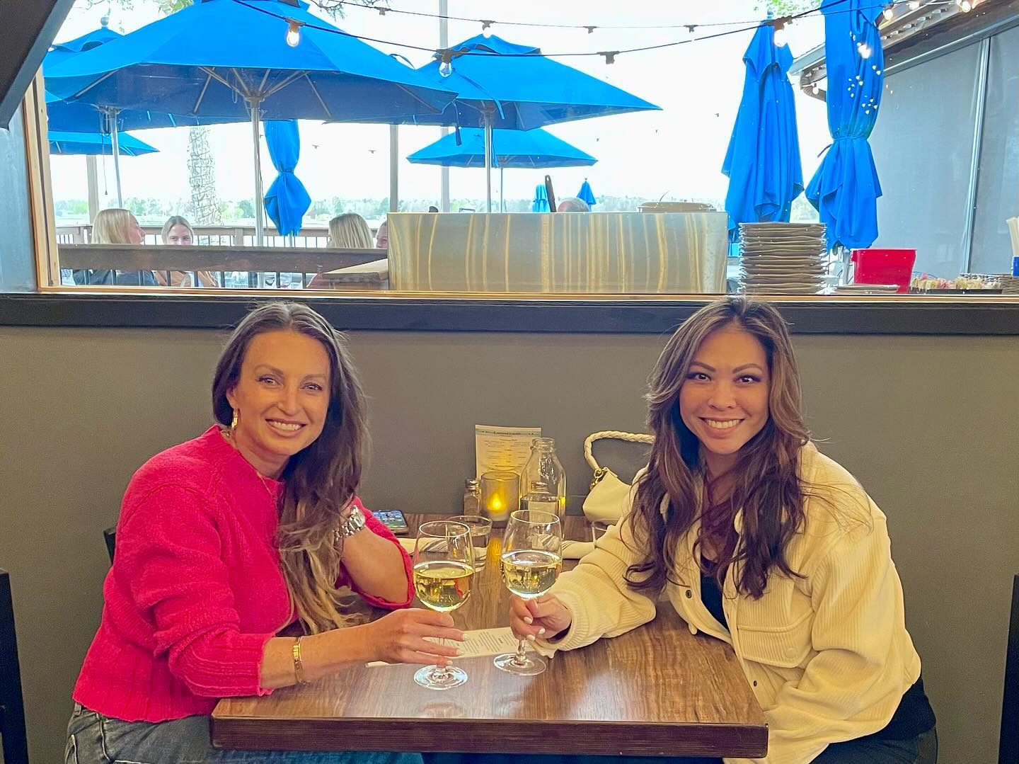 Congratulations @amberfithawaii 🎉🙌🍾🥂 Our former Pilates teacher. Happy Graduation from Pharmacy School! 👩🎓So proud of you. 🤗 It was so great seeing you and catching up. Wishing you a successful and prosperous career. 🤩