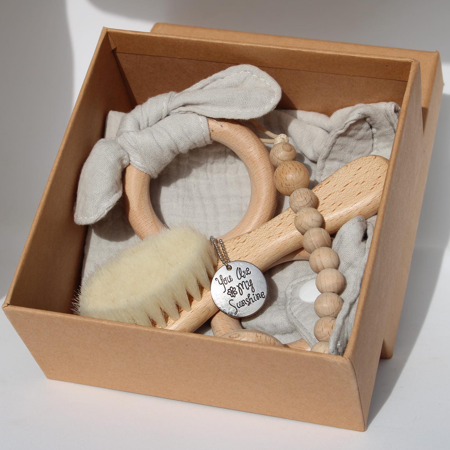 The luvie Set!
Newest Addition to our shop includes:
Lovey Blanket
Pacifier Clip
Bamboo Brush
Bamboo Teether
Perfect for all Newborn babies 👶🏽!!
#madrébabygoods #babybrand #babyshowerideas #giftideas #shopsmall