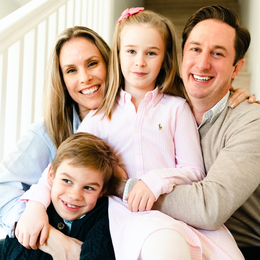 Family photos at home are a great option (especially those with young kids). Why?
1. Kids (and parents!) are usually most comfortable in their own space.
2. Light is typically best in home around 10am/2pm. This means we can work around nap schedules.
3. When the shoot is done you can relax right at home ✌🏻