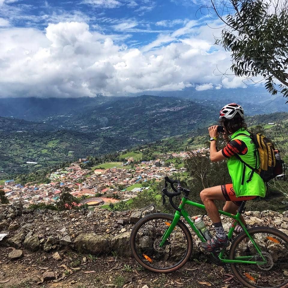 Bogotá the capital of Colombia you have mountain passes⛰️ everywhere, here are some pics of one of the most classic and challenging ( El páramo del Verjon) this mountain pass goes up to 3470 m.a.s.l
An small example of the tons of fun you can find cycling in Colombia🇨🇴 #mountainpass #cyclingholiday #cyclingporn #roadcycling #cyclingparadise #cyclingchallenge #altitudetraining #cyclinglife
#Colombia #epicclimb
