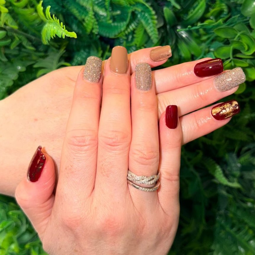 Obsessed is an understatement 😍💅
Created by our senior beautician Jemma, this set is all about mixing tones and textures for the ultimate luxe finish. From rich burgundy reds to warm nude browns, paired with sparkling champagne glitter and a statement gold foil accent ✨
Each nail brings something different – glossy classics, full glitter glam, and that eye-catching marbled foil design for a bold twist.
Who says you have to pick just one style? 💖