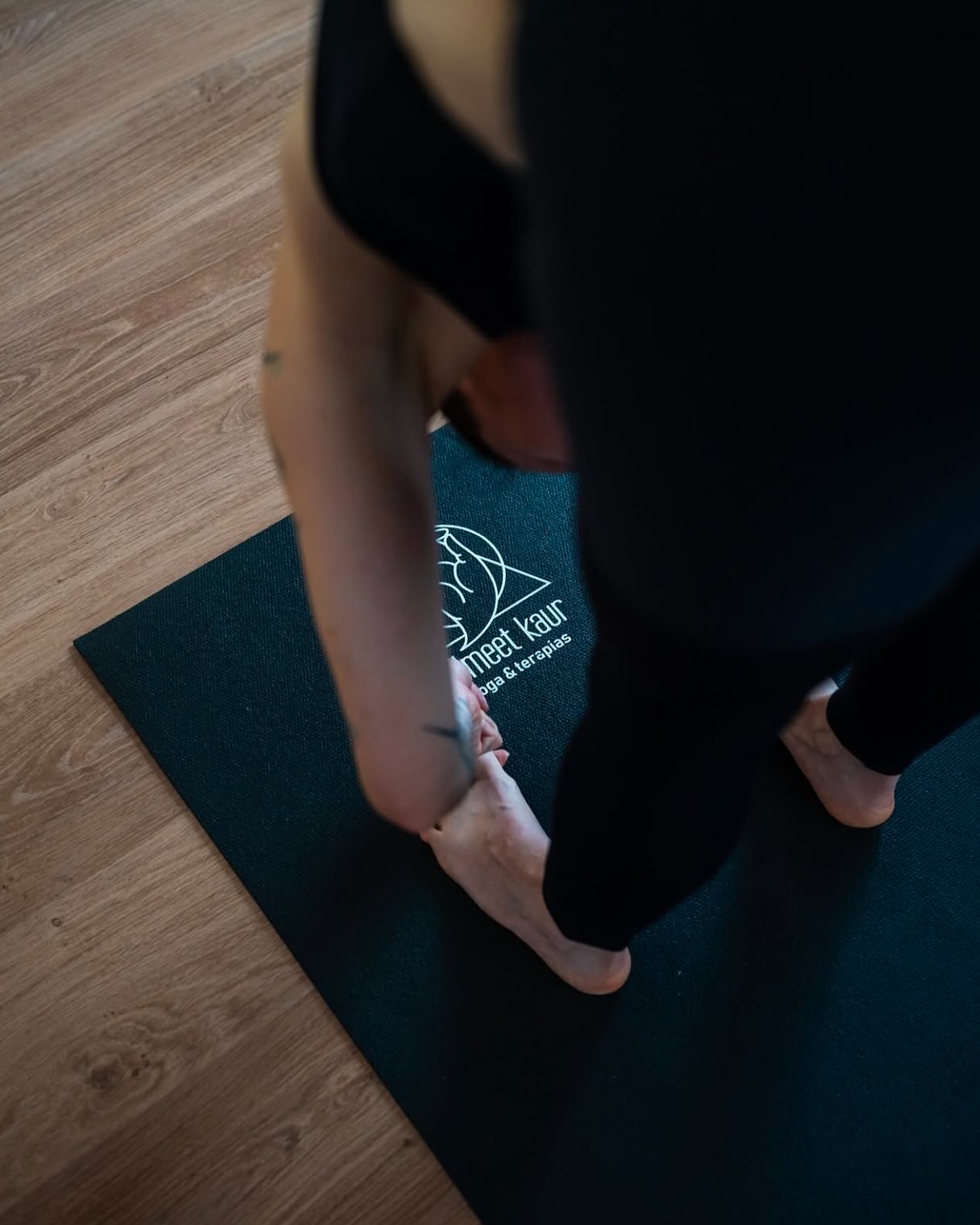 Alegria em ver os tapetes que personalizamos em uso nesse estudio maravilhoso que temos parceria de longa data ❤️feliz novo ciclo @dalmeetkauryoga 🌀