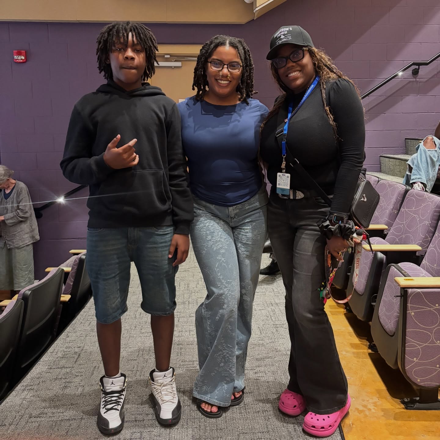 My very first year in Austin, I was working as an English tutor for Literacy First (@literacyfirst) at Brooke Elementary, teaching K-2nd graders how to read. At Tomorrow’s Promise Foundation’s (@tomorrowspromisefoundation) Behind the Bars Panel, I ran into Ms. Fowler and her son Javon. Y’all Javon was one of my students and my very best reader 😭🥹💗✨ He was my favorite student and now he’s in the 8th grade! Time flies I can’t believe I’m getting old. 😵💫💗✨