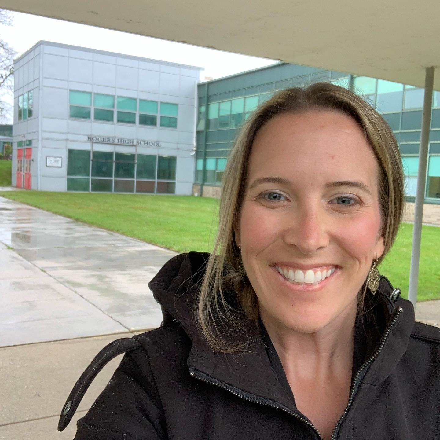 Thank you Rogers High School for allowing me to share my Five Simple Guidelines today. I was honored to share them with you and also can’t wait to come and see the new school next year. Continue to make good choices and live your best life! All the best! @newportcountyprevention @newportpd.ri