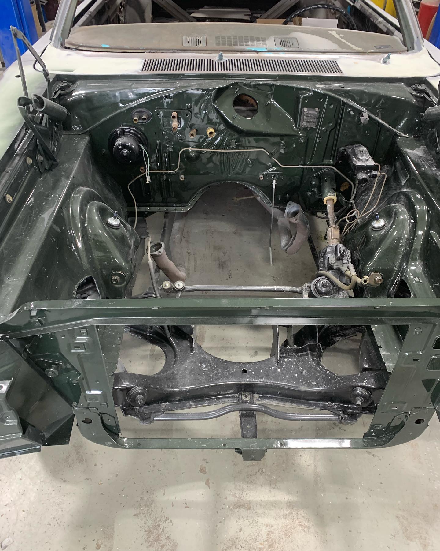 “Sunday Funday” @magiccollision dropped the 383 back in. #magiccollisioncenter #plymouth #roadrunner #moparornocar #almostthere #staytuned #hotrodsandmusclecars #classiccars #theydontmakethemliketheyusedto #wedoitall #yourfavoritebodyshop #whitestoneny #queensny #restoration #keepingthemalive