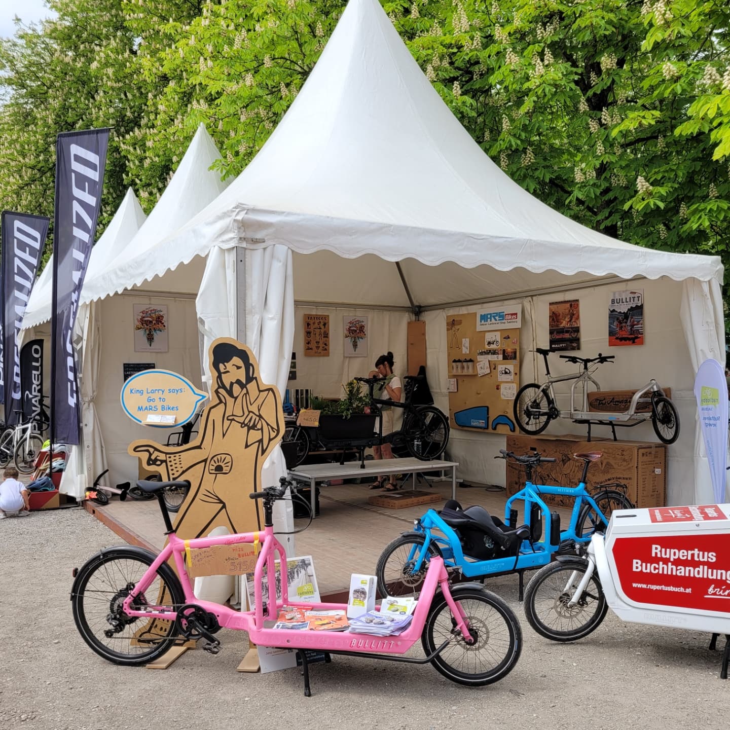 Salzburger Radfrühling 2025 🚴♂️🌷
Schön wars wieder!!! 💚🍭
Es war ein Fest für Radfahrer und Kinder gleichermaßen!
Besten Dank an die @stadtsalzburg und die tolle Organisation von @auguri_marketing. 👌
Wir freuen uns auf nächstes Jahr und würden uns mehr von solchen tollen Festen wünschen.
#lastenrad #lastenradsalzburg #larryvsharry #salzburgerradfrühling