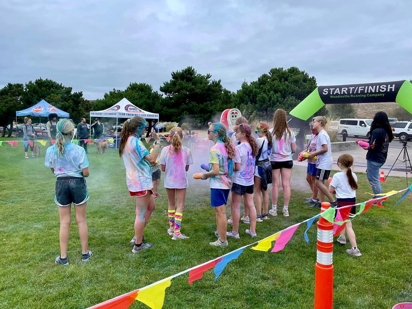 We love supporting our local community, and having fun in the process! Summer helped out at the Chase the Rainbow Run event to raise funds for Pierce County Parks and Recreation. @piercecounty #chasetherainbow #piercecountyparks