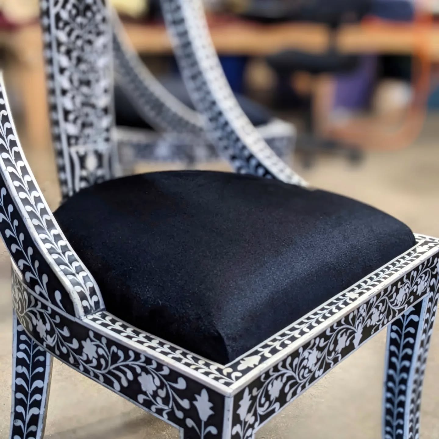Sometimes that contrast hits just right 🤌
#smallbusiness #columbuscreates #customfurniture
