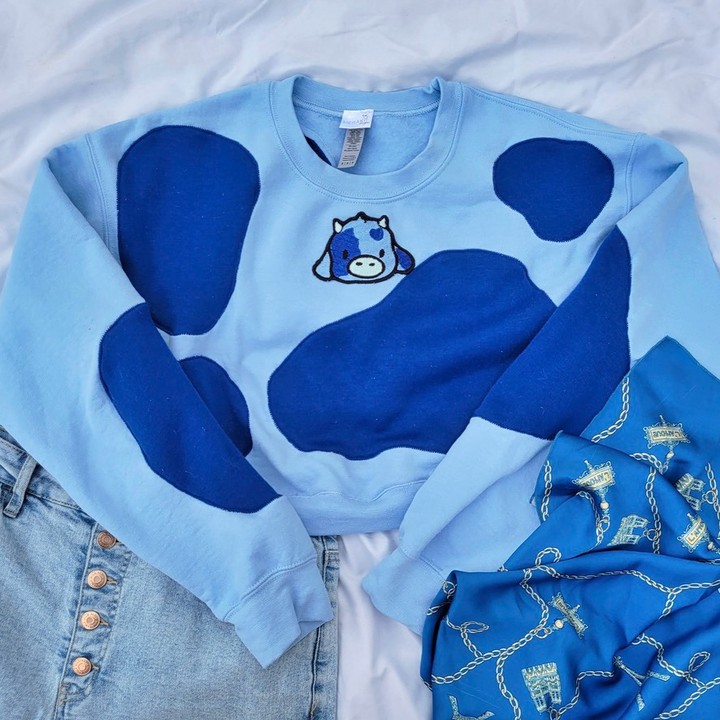 Blueberry Cow Cropped Sweatshirt! Going to drop it on my website tomorrow afternoon.
Website: www.merakibymeg.com
#handmade #blueberry #cowprint #sweatshirt #smallbusiness #smallbusinessowner #smallbusinesssupport