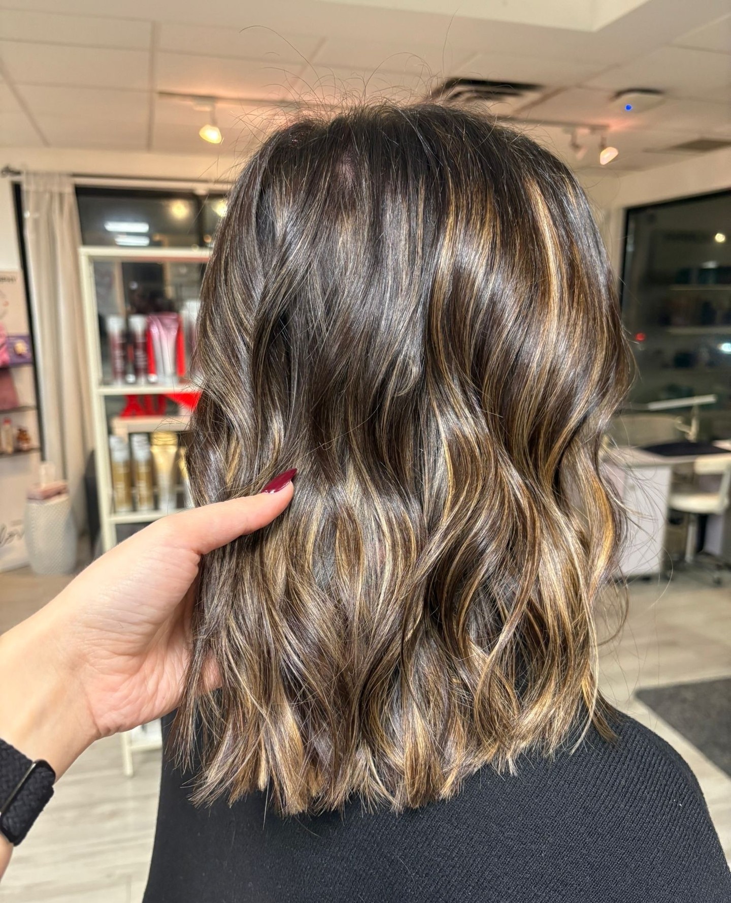 This healthy chop and fresh colour by Amanda is giving total hair reset energy āØā
ā
If your goal is longer, fuller hair, nowās the time to take advantage of our March promo before it ends! š¤ā
ā
March Promo Includes:ā
⢠Complimentary consultationsā
⢠10% off hair purchasesā
⢠25% off extension installationā
ā
We š¤ Hairā
ā
#BurnabyBC #BurnabyHairSalon #Burnaby #VancouverHairSalon #HairInspo #HairStylists #Joico #KevinMurphy #HairExtensions #BrentwoodMall #TheAmazingBrentwood #BrentwoodBurnaby #selflove #selfcare