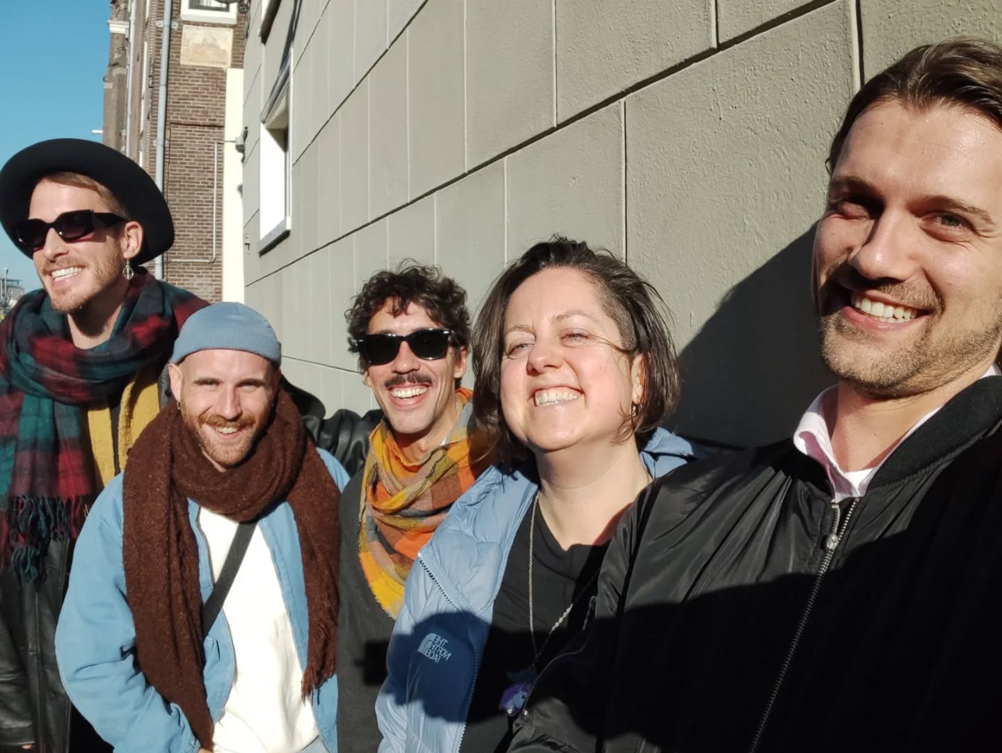 💖LGBTOUR ON THE MOVE 🏳️⚧️🏳️🌈✨.
The sun is shining and this Queer City Tour looking like the next queer band, just had thé best time together.
Thank you so much for this natural high 😍🥰.
XO, your queer city guide of Amsterdam,
Sanne 💋.
Also want to join one of our queer tours: go to lgbtour.amsterdam 🦄.