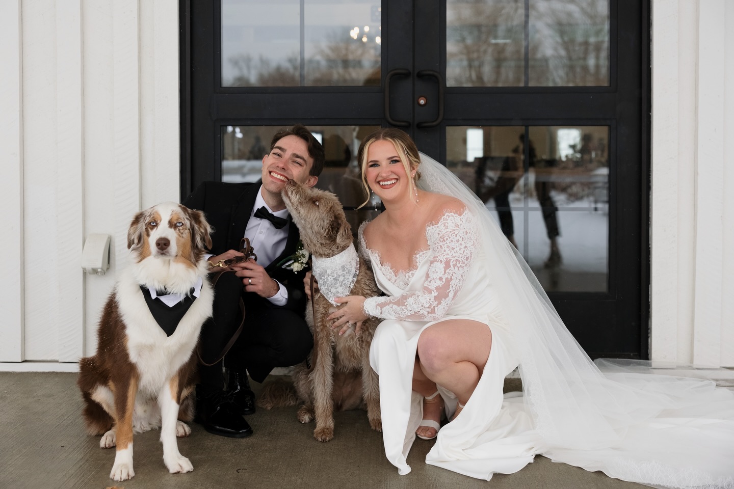 You gotta see the 2nd photo in this collection…
Four paws in! How could you not include your pups on the most important day for your little family!?
📸: @ajsphoto_
👰🏼♀️: @cassreid5
🤵🏻♂️: @willreid5
📍: @the_sixpence